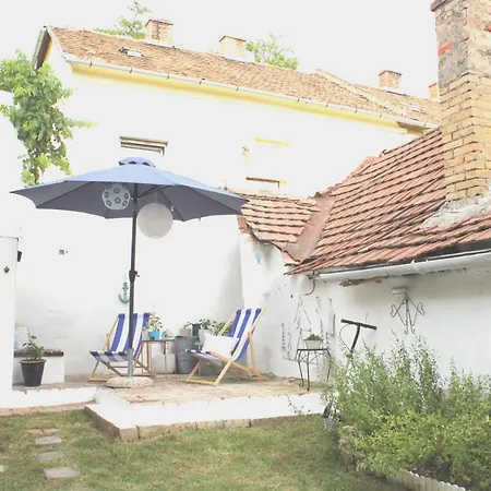 Teljesen Felszerelt Kis Haz, Sajat Udvarral :) - Notre Petite Maison Apartment *