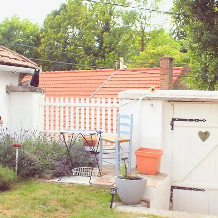 Teljesen Felszerelt Kis Haz, Sajat Udvarral :) - Notre Petite Maison Apartment Pecs