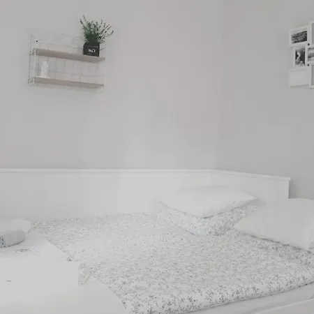 Apartment Teljesen Felszerelt Kis Haz, Sajat Udvarral :) - Notre Petite Maison