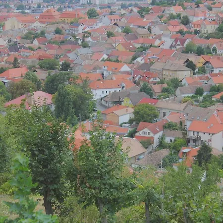 Апартаменты Teljesen Felszerelt Kis Haz, Sajat Udvarral :) - Notre Petite Maison