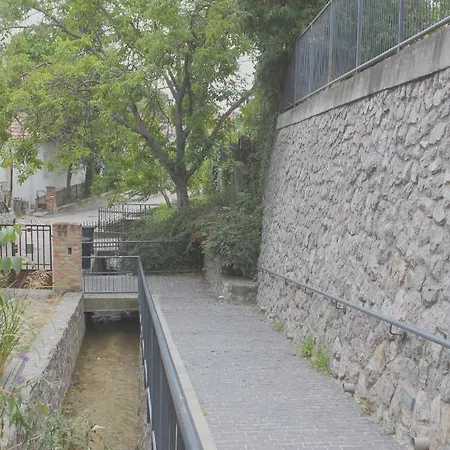 Apartment Teljesen Felszerelt Kis Haz, Sajat Udvarral :) - Notre Petite Maison