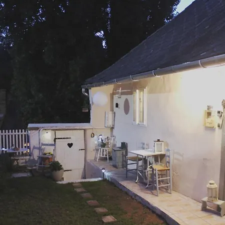 Teljesen Felszerelt Kis Haz, Sajat Udvarral :) - Notre Petite Maison Apartmán *