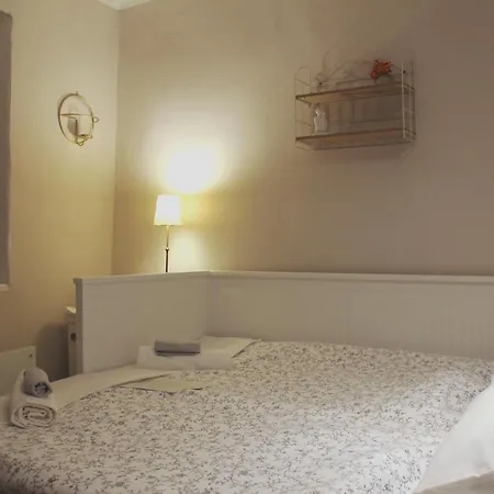 Teljesen Felszerelt Kis Haz, Sajat Udvarral :) - Notre Petite Maison