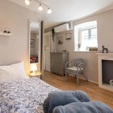 Apartmán Teljesen Felszerelt Kis Haz, Sajat Udvarral :) - Notre Petite Maison