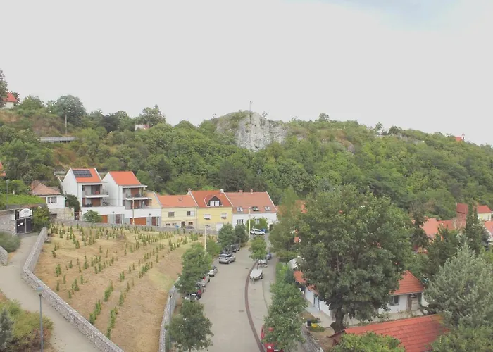Teljesen Felszerelt Kis Ház, Saját Udvarral :) - Notre Petite Maison Apartamento *
